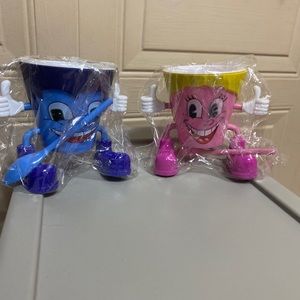 Ice Cream Set Of Plastic Cups With Plastic Little Spoons...